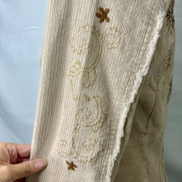AZIZ Cream Embroidered Flower Jacket with Raw Hem Size M - Picture 6 of 12